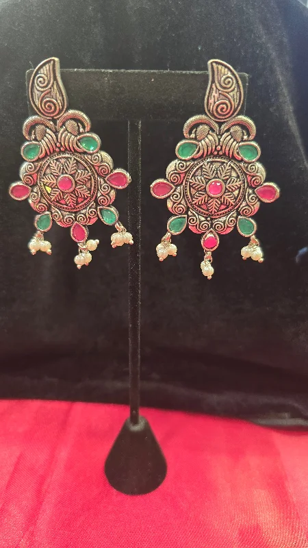 women's trendy earrings -Alluring Pink And Green Color Earrings