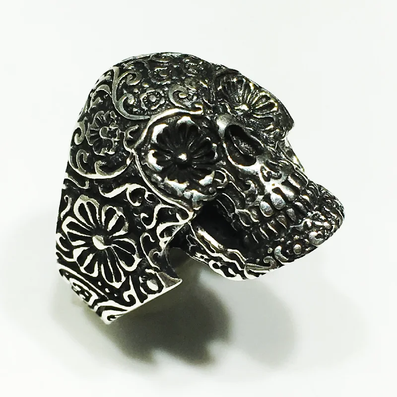 women's pear-shaped diamond ring -Antique-Finish Floral Skull Ring (Silver)