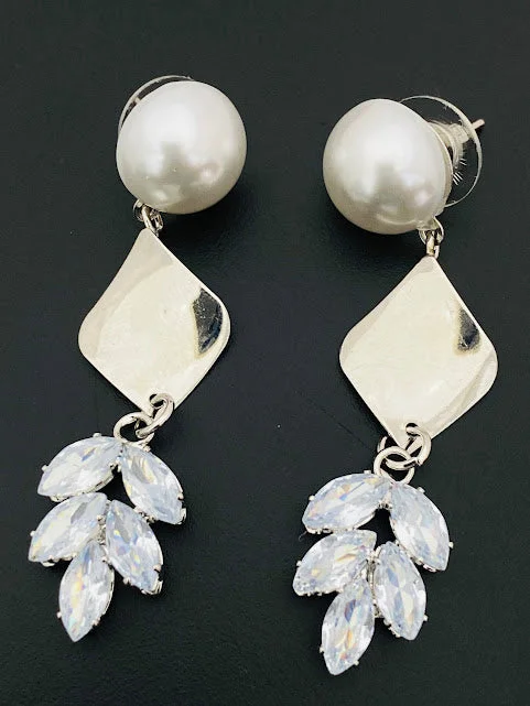 women's custom diamond earrings -Elegant Trendy Leaf Design With White Pearl Earrings