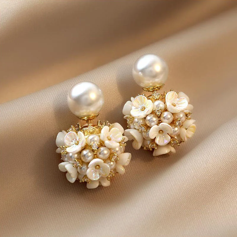 Flower pearl earrings